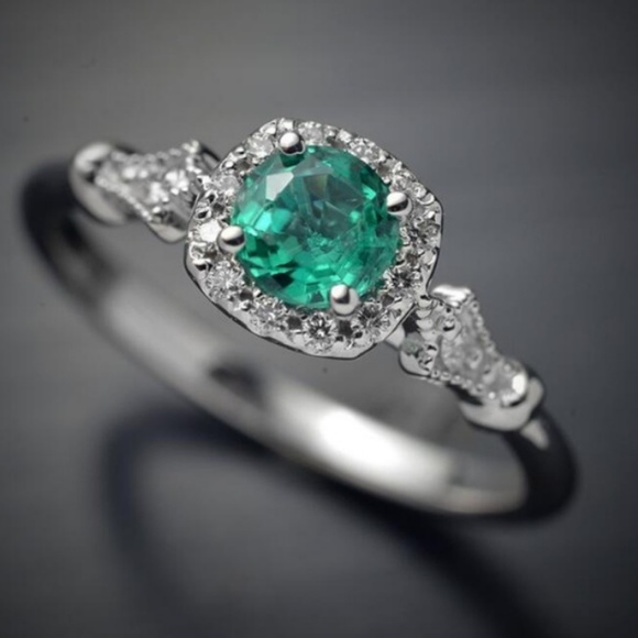 lab created emerald ring - Picture 2 of 4